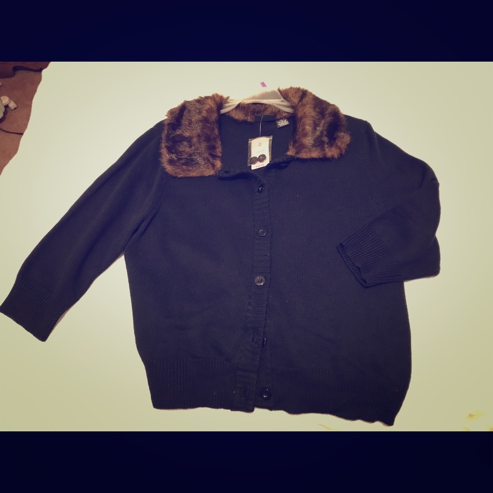 Black cardigan, Faux fur collar
